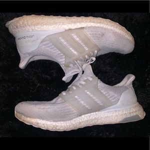 White Ultra-boosts (Ultraboost)